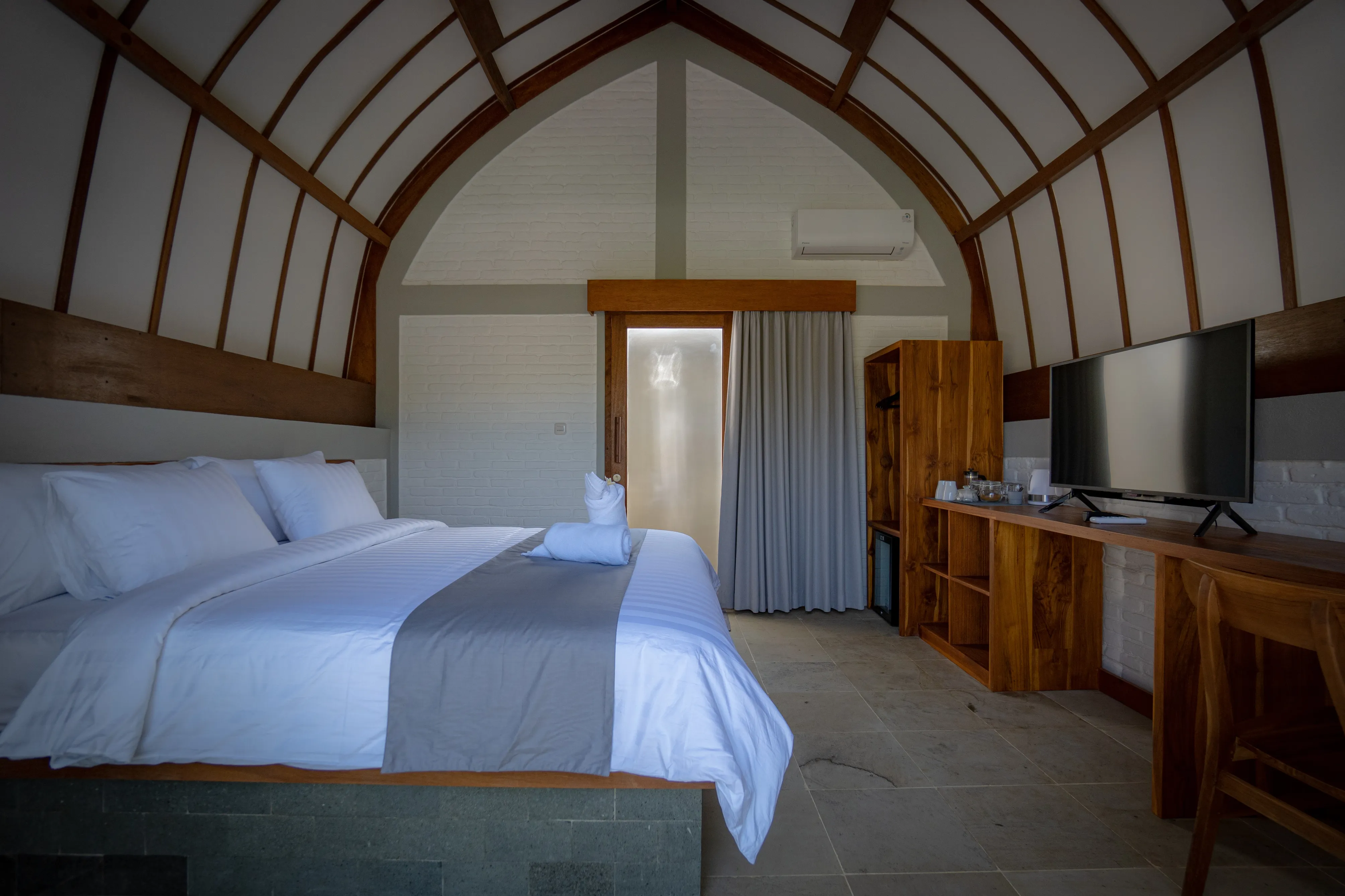 Driftwood private outdoor bathrooms